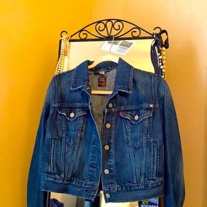 Cropped denim Levi jacket